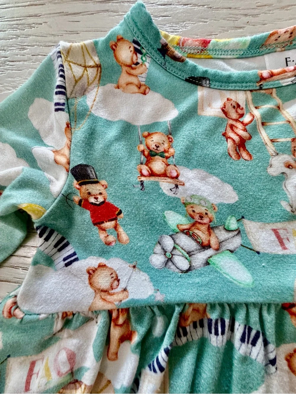 Posh Peanut FAO Schwarz Green Cloud Balloon Party Baby Shirt Bloomers Set 18 M